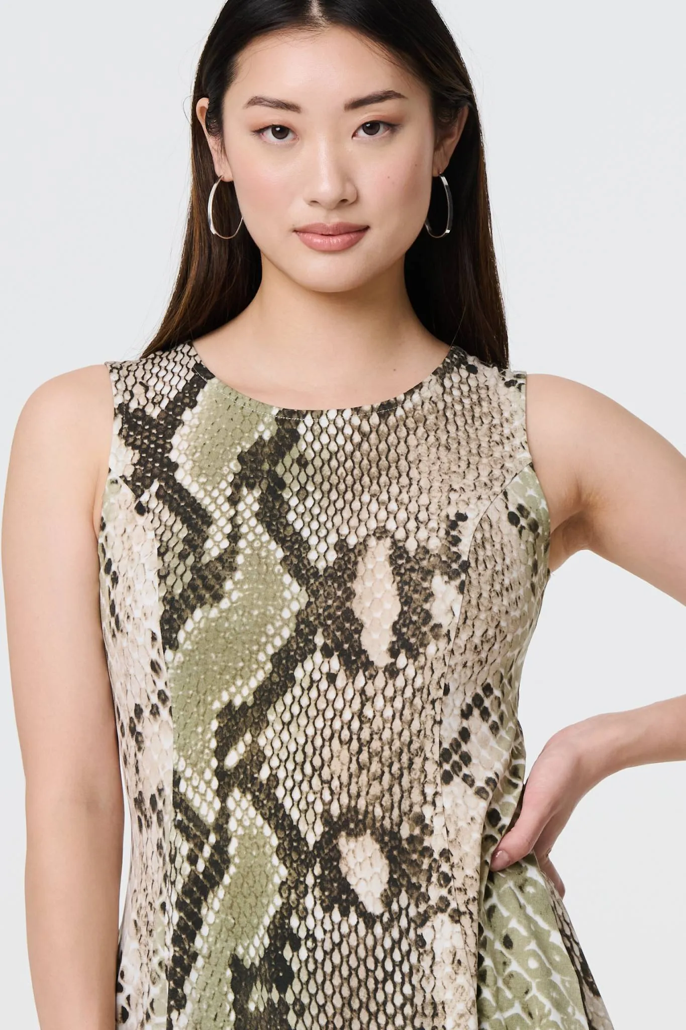 Snake Print Sleeveless Curve Hem Top